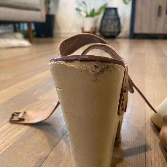 BCBG Runway Wedge - Picture 3 of 9